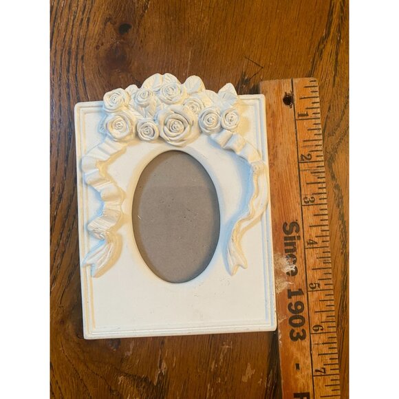 Vintage White Ornate Oval Mini Picture Frame With Rose Details - Picture 2 of 4